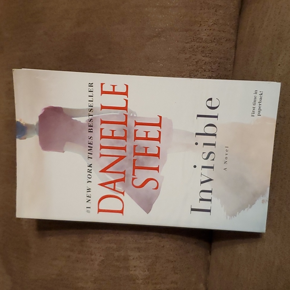 🎈Invisible Paperback Book by Danielle Steel🎈